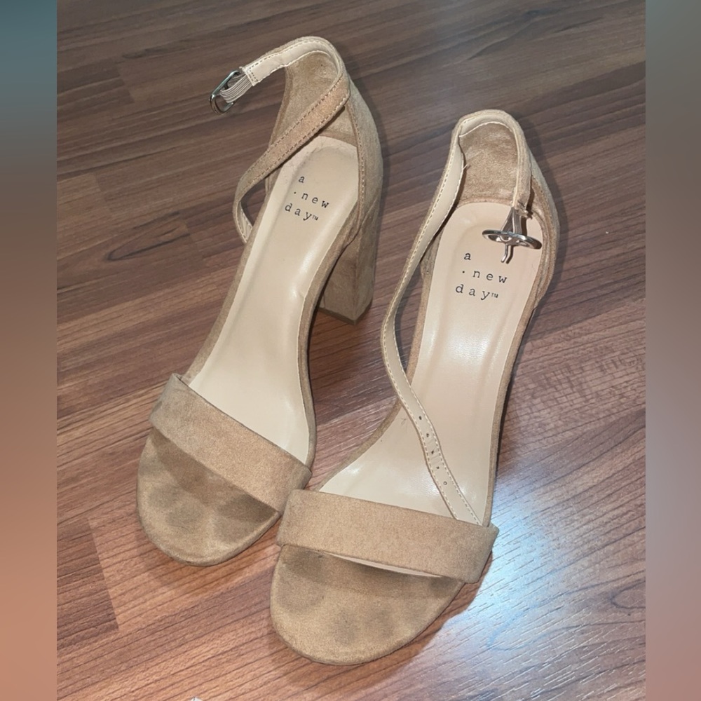 Womens Size 6 A New Day Beige Heel